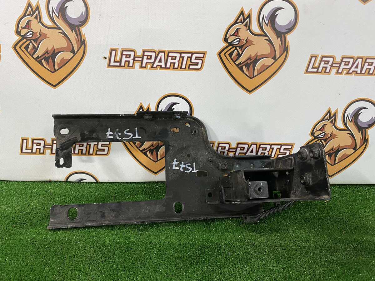 LR117328 Radiator mount support left Land Rover Discovery Sport L550 (2015-) Used